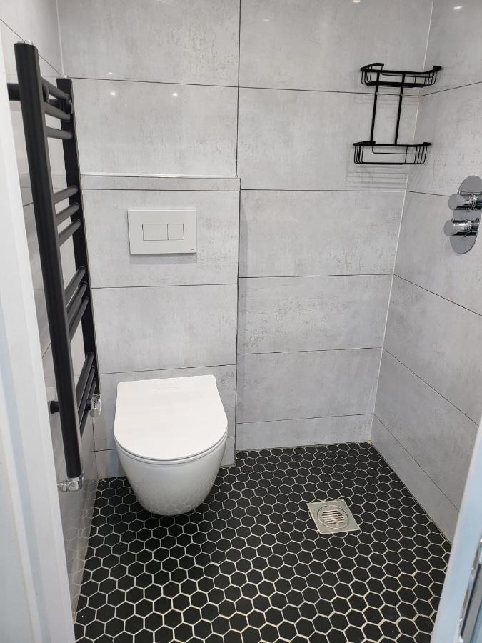Fancy Basement Flat A Apartment London Exterior photo