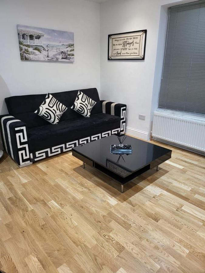 Fancy Basement Flat A Apartment London Exterior photo
