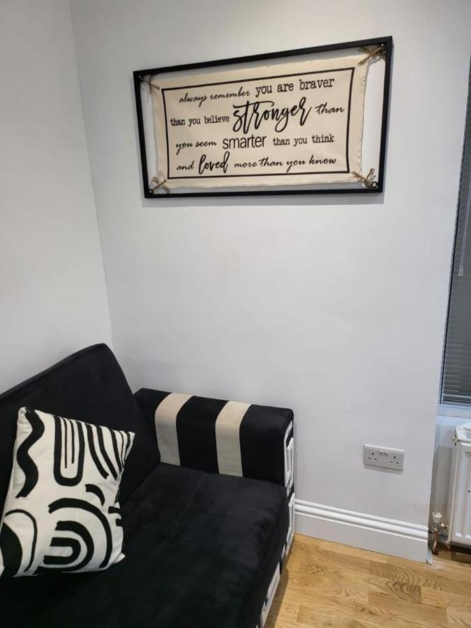 Fancy Basement Flat A Apartment London Exterior photo
