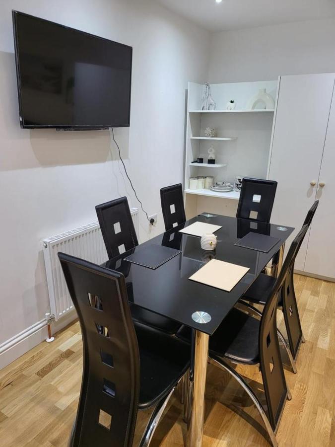 Fancy Basement Flat A Apartment London Exterior photo