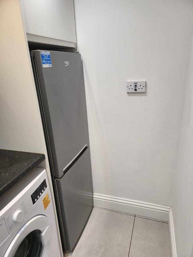 Fancy Basement Flat A Apartment London Exterior photo