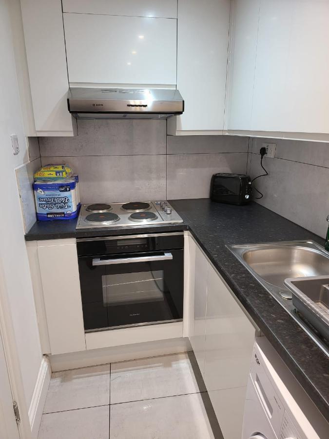 Fancy Basement Flat A Apartment London Exterior photo